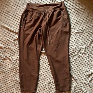 Old navy jogger brown size XL